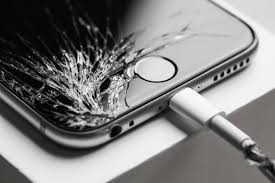 My phone is completely charged i'm talking with someone right now, but all i can see is a black screen. Crashed Iphone 6 With Cracked Screen Display Free Stock Photo Picjumbo