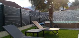 Un Super Claustra En Alu Afin De Masquer La Vue Sur La Piscine Lames Ventilees Pour Laisser Passer L Air Disp Cloture Aluminium Design De Cloture Cloture Alu