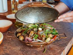 Decouvrez Notre Recette De Cataplana Un Plat Typique Et Originaire Du Sud Du Portugal Recettes De Cuisine Portugaise Plat Typique Portugais Cuisine Portugaise