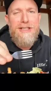 Pillan a un Gringo comiendo un rocoto por Tomate 🍅 😆😁🤣#gringo #comida  #funny #comedy #parati