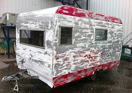 Avant Apres Une Caravane Transformee En Petit Cocon Cosy Renovation Caravane Caravanes De Camping Caravane