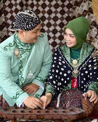 Diperbarui pada 28 agustus 2017, karanganyar, jawa tengah. Fotografer Pernikahan Wedding Yogyakarta Indonesia Fresh Konsep Foto Prewedding Indoor Tema Jawa