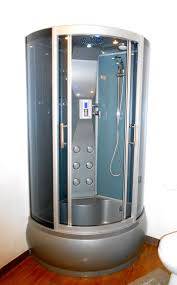 La Marquise Salle De Bain Privative Cabine De Douche Futuriste Avec Petit Bain Ideal Pour Les Bebes Radio Int Cabine De Douche Salle De Bain Petits Bains
