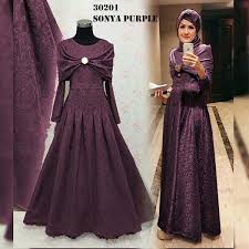 45 model kebaya gaun kembang berikut ini akan menjadi referensi fashion bagi wanita muda maupun dewasa. Baju Muslim Dari Kain Satin