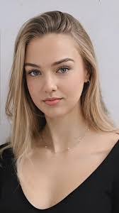 Lily Coe's Instagram, Twitter & Facebook