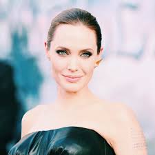 Angelina Jolie](https://www.facebook.com/groups/260147872977796/)😍🥰😘