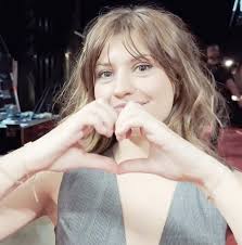 Une fille ordinaire” une chanson de l'album qui explique qu'elle n'a pas  changé depuis sa victoire à la Star Ac, que ça reste la même personne, une  fille ordinaire 🫶🏻 #marine #marined #