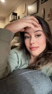 Jade Lyons's Instagram, Twitter & Facebook