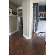 Select Surfaces Click Laminate Flooring Cocoa Walnut 17 23 Sq Ft Walnut Laminate Flooring Click Laminate Flooring Laminate Flooring