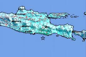 Pusat gempa, berjarak 125 kilometer dari kabupaten blitar dengan kedalaman 92 kilometer. Hydavlssuh7v8m