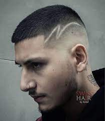 Dégradé homme 2019 ✅ découvrez les différents types de dégradés à travers notre guide complet. 1001 Idees Coupe Courte Homme Le Style En Raccourci Coiffure Homme Avec Trait Coupe De Cheveux Homme Courte Cheveux Masculins