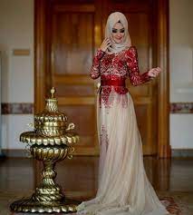 Ein hijab und eine abaya gehören zusammen und vervollkommnen den look, mit dem sie ihre islamische kultur und ihr. Pin Auf Inspiration
