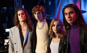 I måneskin sono un gruppo rock italiano originario di roma e composto da damiano david (voce), victoria de angelis (basso), thomas raggi (chitarra) ed ethan torchio (batteria). Maneskin Interview Moving To London The New Album Simon Cowell Harry Styles And British Crowds The Upcoming