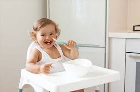 Come dove essere l'alimentazione fra i 6 e i 12 mesi, nella fase dello svezzamento? Alimentazione Del Bambino Dopo 1 Anno La Parola Ai Pediatri