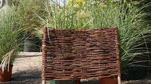 Weidenzaun Beeteinfassung Aus Ungeschalter Weide Weidenzaun Beeteinfassung Weiden