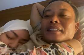 Check spelling or type a new query. Tidur Dipeluk Nathalie Sambil Ngevlog Di Ranjang Sule Udah Nikah Enak Ya Matamata Com