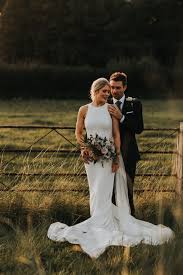 Beautiful Bride And Groom Couple Photos At Hyde House Cotswolds Wedding Photographer In 2020 Cotswolds Wedding London Wedding Wedding Photographers