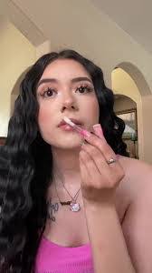 Daisy Erazo's Instagram, Twitter & Facebook