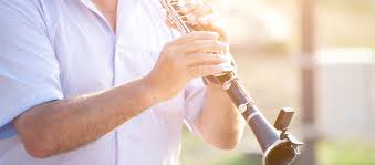 Das piccolo) oder kleine flöte ist eine kleinere bauform der querflöte.sie ist eine oktave höher gestimmt und ist das höchste klassische holzblasinstrument und zählt auch im sinfonieorchester zu den höchsten instrumenten. Holzblasinstrumente Blockflote Querflote Oboe Etc Musikschule Sudschwarzwald