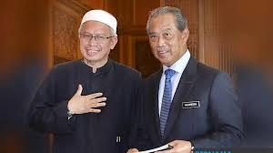 Hukum wanita menjadi imam solat kontroversi solat jumaat dr. Malaysian Pm Muhyiddin On 14 Day Home Quarantine After Religious Affairs Minister Tests Positive For Covid 19 Cna