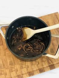 Cheats Onion Gravy Super Easy Recipe With Bisto Daisies Pie