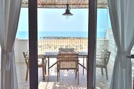 Trova alloggi in vendita di seconda mano al miglior prezzo a sicilia Casa Vacanza Sulla Spiaggia Sicilia Terrazza Case In Affitto A Scicli Ragusa Rg Italia