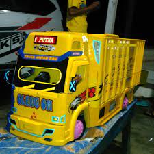 Versi 3 kawat besi hallo gaess. Jago Desain Pemasangan Stiker Printing Pada Miniatur Truk ÙÙŠØ³Ø¨ÙˆÙƒ