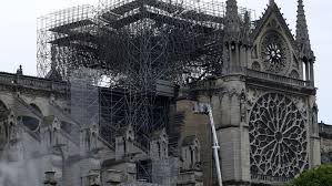 Après le désastre, la reconstruction. Les Photos Historiques De L Incendie De Notre Dame De Paris