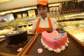 Harga menu cake ulang tahun holland bakery cukup murah berkisar antara rp.137 ribu hingga rp.291 ribu. Holland Bakery Sediakan Empat Jenis Kue Menawan
