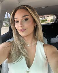 As a makeup artist I never really wear makeup.. this was for headshots so I  documented it lol 🙂👍