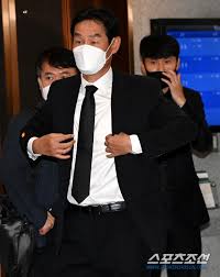 축구를 잘 알지도 열렬히 좋아하지도 않는 저도 고 유상철 선수(이젠 감독이었다면서요.)만큼은 알고 좋아했었습니다. 0sqt6ep6bclogm