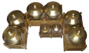 Gamelan adalah himpunan alat musik tradisional yang berasal dari jawa tengah, biasanya uniknya, dari seluruh instrumen gamelan, kenong merupakan alat musik yang bertubuh paling gemuk. Contoh Alat Musik Gamelan Beserta Penjelasannya Lengkap Balubu