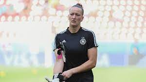 Fußball ist die beliebteste sportart in deutschland. Nach Geburt Ihrer Zwillinge So Schuftet Dfb Torhuterin Almuth Schult Fur Ihr Profi Comeback Sportbuzzer De