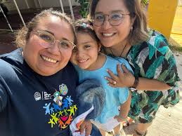 Sugey Cámara gracias por recibirme con tanto amor, gracias por dejarme ser  parte de su familia, por tener detalles lindos como la pijamada y ahora  incluirme en la vida de Luna. Los