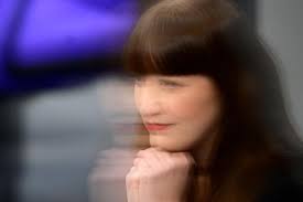 Sichtbarkeit von Care-Arbeit: Warum ein Baby unbedingt in den Bundestag  gehört!