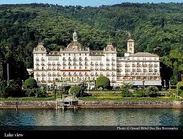 Un albergo a stresa, a pochi passi dal centro storico e a soli 400 metri dallo scenografico lungolago dove sfilano palme, giardini e palazzi dalle facciate in stile. Grand Hotel Des Iles Borromees 1863 Stresa Historic Hotels Of The World Then Now