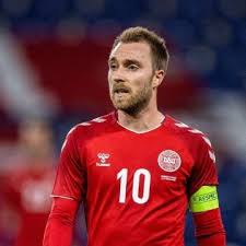 El jugador christian eriksen cayó fulminado durante el partido y los médicos saltaron al. Lbyikqxenymewm