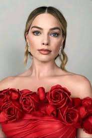 My love , you're looking at my daughter post, and you can't even say hi to  her or you don't love her anymore 💔it's me sarie Kessler mother of Margot  Robbie I