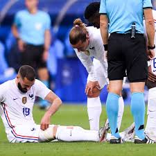 His birthday, what he did before fame, his family life, fun trivia facts, popularity rankings, and more. Karim Benzema Bei Frankreich Verletzt Ausgewechselt