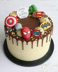 Marvel / avengers cake with light up iron man hand, hulk fist, thor's hammer, wolverine claws, spiderman board and cpt america detail. Pin Von Jessica Murillo Auf Cakes Tropfkuchen Marvel Kuchen Avengers Kuchen