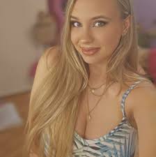 The Sims 4 game discussion about eating