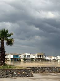 Noirs Nuages Gruissan Plage Des Chalets Gruissan Chalet