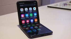 Features 6.7″ display, snapdragon 888 5g chipset, 3300 mah battery, 256 gb storage, 8 gb ram. Alleged Samsung Galaxy Z Flip 3 Display Battery Specs Out Gizbot News