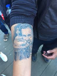 Ramsey opted to have the tattoo on the opposite leg to the one he broke against stoke in february 2010. The Arsenal Auf Twitter Aaron Ramsey Meeting A Fan Who Has A Tattoo Of Him With The Fa Cup Won In 2015 Arsenal
