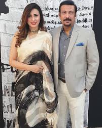 Syeda madiha zehra naqvi (official page), subh ki kahani is a very famous morning. Host Madiha Naqvi With Her All Pakistan Drama Page Facebook