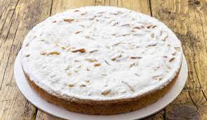 La torta della nonna e' il mio modo per fare gli auguri ai nonni che amano i nipoti più' degli stessi figli, che con loro ritrovano la forza,la giovinezza, la distribuite i pinoli su tutta la superficie premendo leggermente con le mani per farli aderire alla pasta frolla. Torta Della Nonna Light Al Cioccolato Senza Burro E Golosa