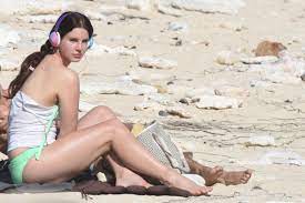 Lana Del Rey Body Type Two - At the Beach