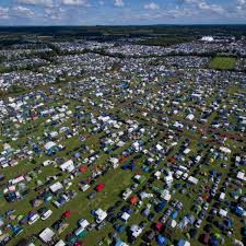 Jun 16, 2021 · wacken is a summer festival, but in northern germany that is not necessarily a guarantee for sunshine. Wacken 2019 Mull Auf Festival Gelande Schockiert Veranstalter Welt