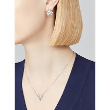 Socrate Pendant 3 Flowers Worn View Vcarb14900 Van Cleef Arpels Gold Fashion Necklace Body Jewelry Cute Jewelry