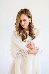 Mehr als 400 stickmuster stehen jetzt schon zum download zur verfügung, und es werden wöchentlich mehr. Die 7 Besten Ideen Zu Brautschal Brautschal Braut Stola Brautjacke